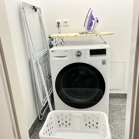 Lta Sued No3 Friends & Family *